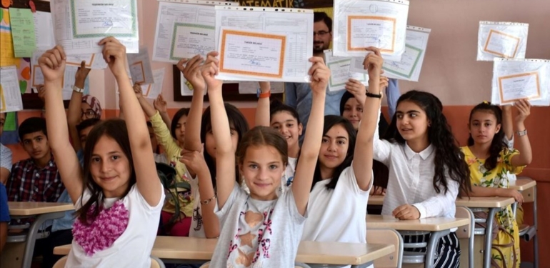 Okullar ne zaman kapanacak? Karneler hangi gün alınacak? (2023 MEB okulların kapanış tarihi)