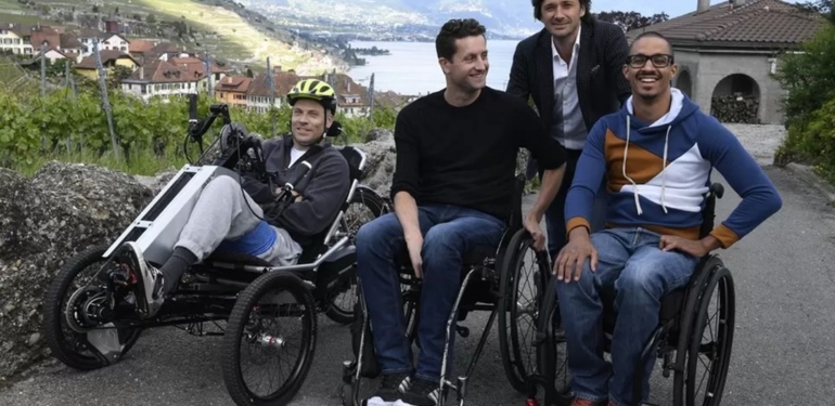 Felçli adam beyin implantı sayesinde 12 yıl sonra ilk defa yürüdü