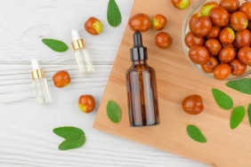 jojoba-yagi-faydalari-nelerdir,-nasil-kullanilir?-jojoba-yagi-ne-ise-yarar,-saca-nasil-uygulanir?