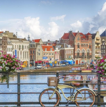 amsterdam’in-merkezinde-esrar-icmek-yasaklandi:-cezasi-100-euro