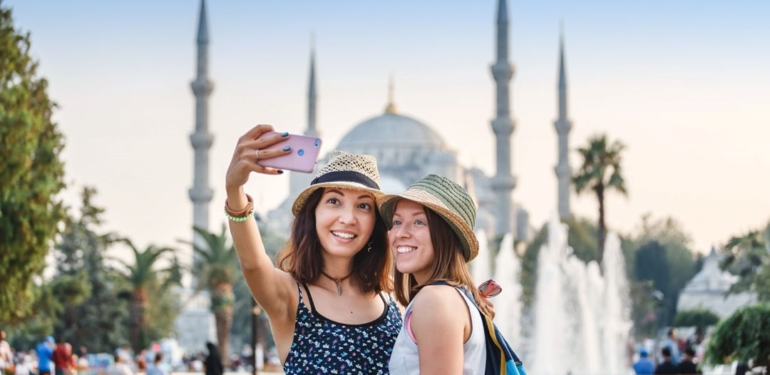 Türkiye’ye nisan ayında 3,3 milyon turist geldi