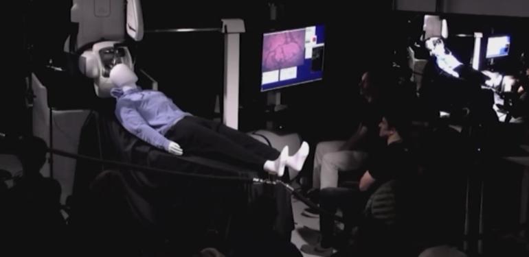 Elon Musk, insan beynine çip takacak