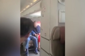 yolcu-ucus-sirasinda-kapiyi-acmisti:-asiana-airlines,-acil-cikis-kapisi-bilet-satisini-durdurdu