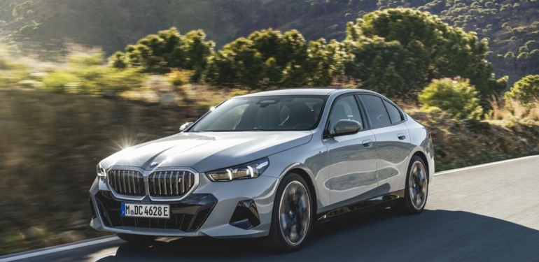 Yenilenen BMW 5 serisinde alternatifler belli oldu