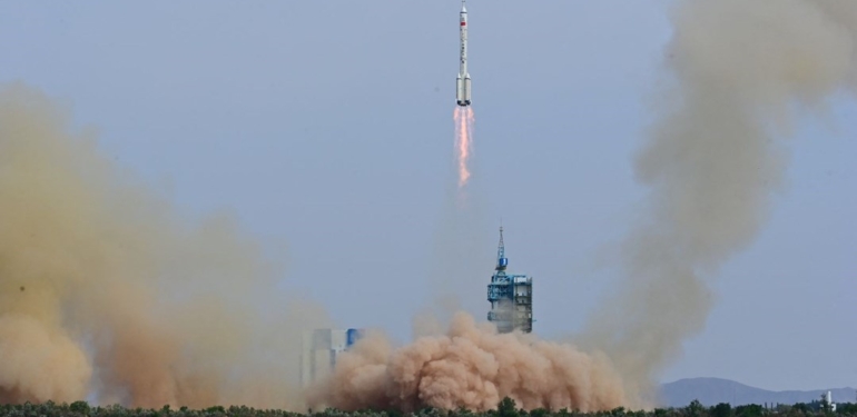 Çin, uzay istasyonuna yeni taykonot ekibini yolladı