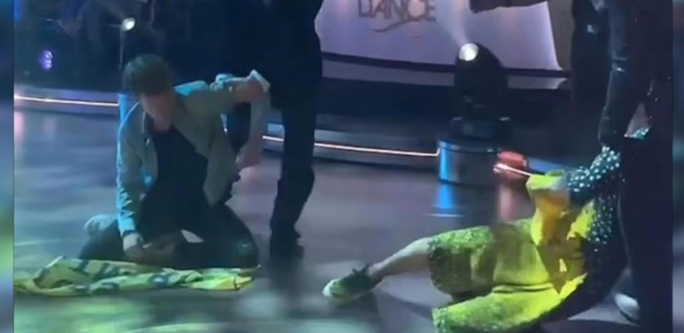 İklim aktivistleri dans pistine fırladı