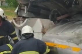 kirklareli’de-otomobil-ile-tanker-capisti:-tanker-surucusunu-sikistigi-yerden-itfaiye-ekipleri-kurtardi