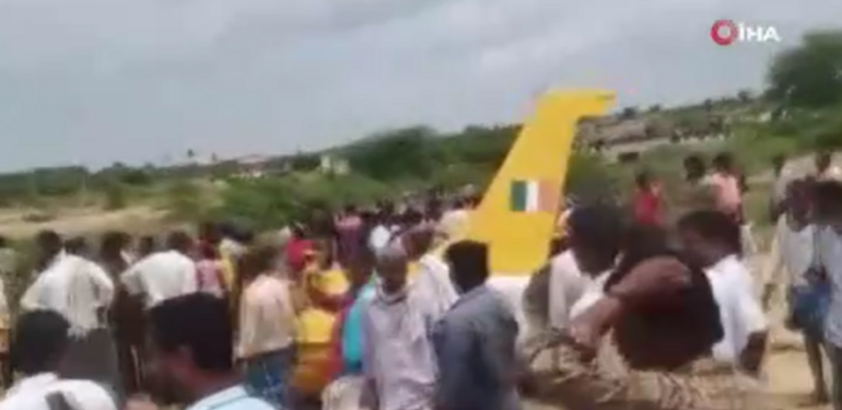 Hindistan’da askeri eğitim uçağı düştü: 2 yaralı