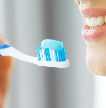 dis-hekimi-disinizi-fircalamadan-once-asla-yapmamaniz-gereken-hatayi-acikladi