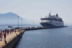 13-yil-aradan-sonra-israilli-turist-tasiyan-ilk-gemi-alanya-limani’na-demir-atti