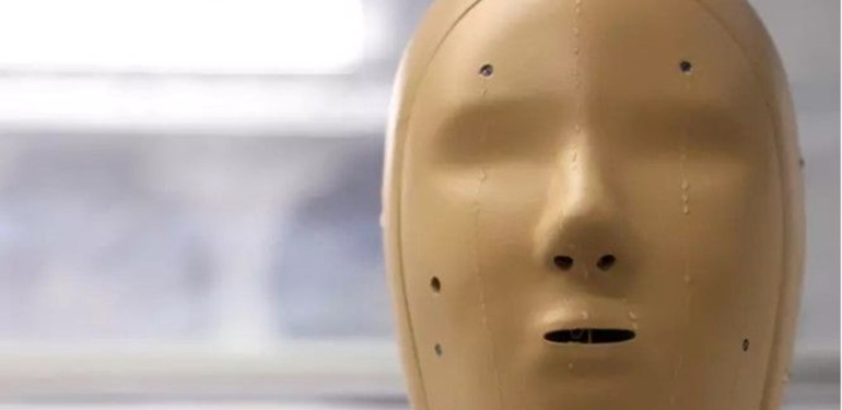 Terleyen cansız manken üretildi