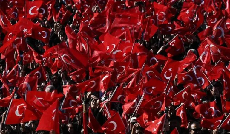 29 Ekim Cumhuriyet Bayramı kutlamalarında dalgalanan Türk bayrakları