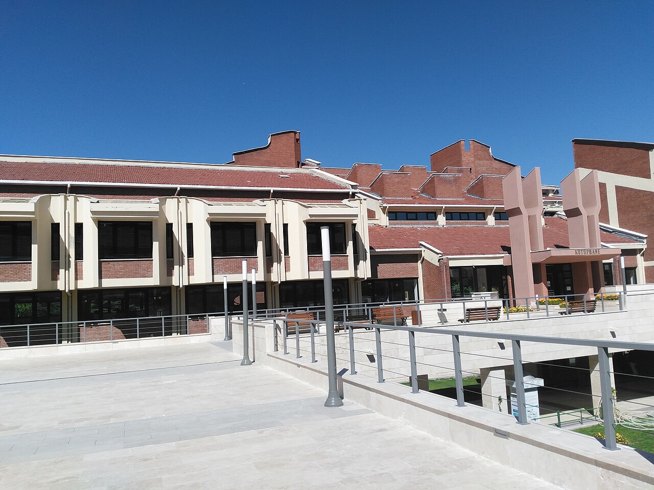 Anadolu Üniversitesi kütüphane binası, Eskişehir