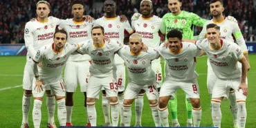 Galatasaray Lille - Galatasaray futbolcuları Lille maçı öncesi takım fotoğrafında