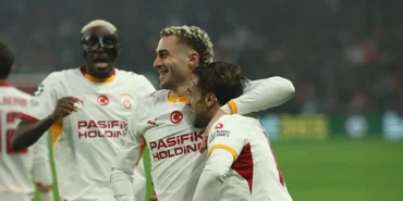 Galatasaray-Stuttgart maçı - Galatasaraylı futbolcular gol sevinci yaşarken