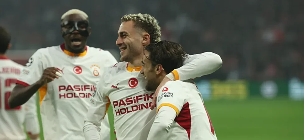 Galatasaray-Stuttgart maçı - Galatasaraylı futbolcular gol sevinci yaşarken