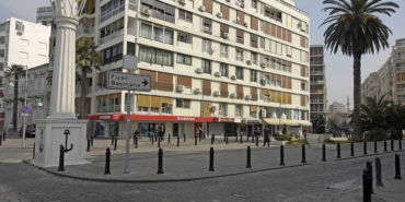 İzmir Alsancak Kordon'da güneşli bir gün